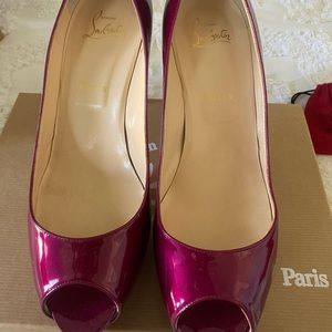 Christian Louboutin
Metallic Raspberry
Size: US 9.5 (39.5) Regular